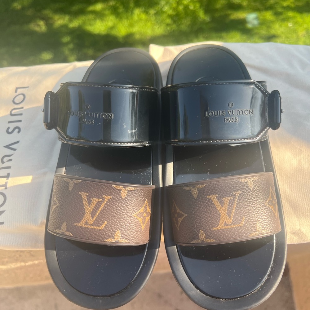 Louis Vuitton Sunbath Patent Leather Slides Size 36 - Picture 3 of 13